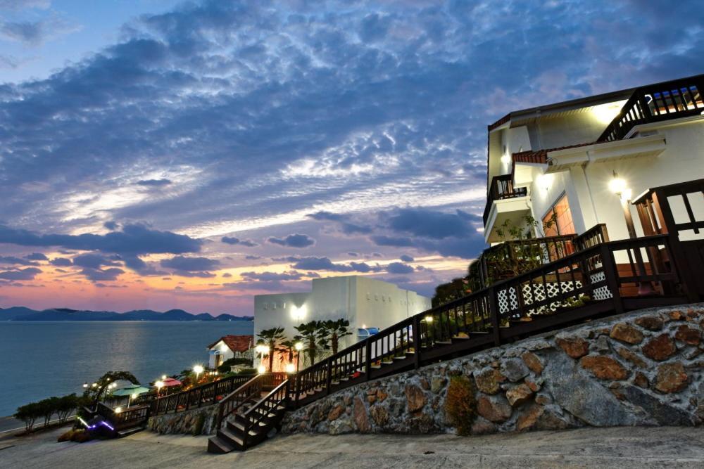 Namhae Bluemare Pension 외부 사진